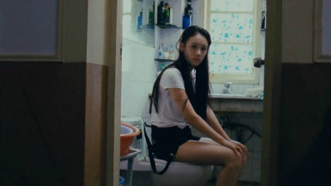 一部都市人性电影,无良母亲意外怀孕后,逃避责任将孩子弃入河中
